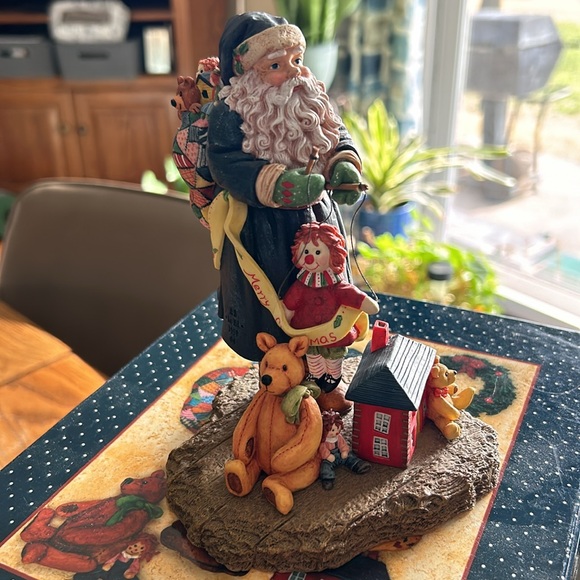 Ellen Stouffer 1998 Edition # 4 
Santa figurine with box - Picture 4 of 5